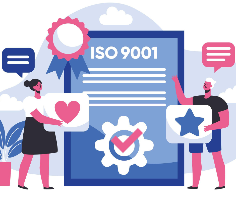 Deux personnes présentant des symboles de qualité autour d'un panneau ISO 9001.