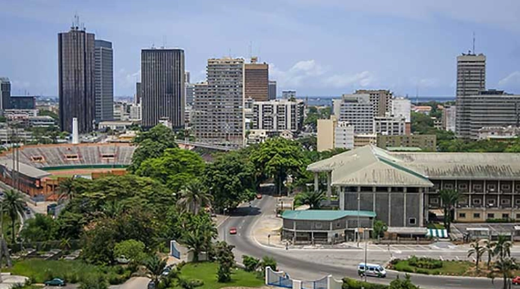 La cathédrale Saint-Paul d'Abidjan avec son architecture moderne unique.